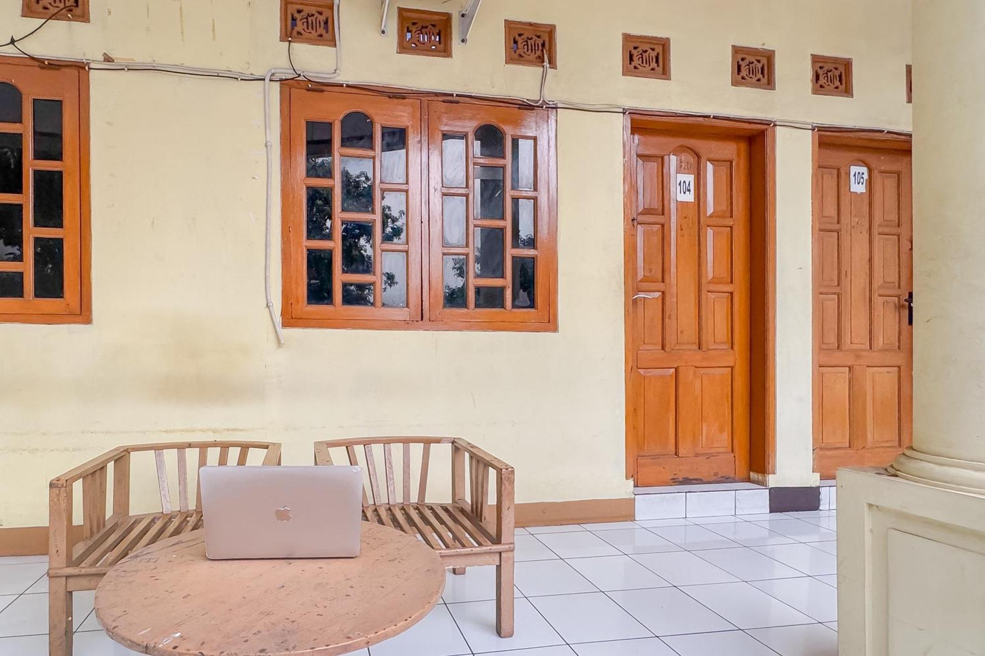 Hotel Reddoorz At Kuning Gh Jatinangor Sayang Exterior foto